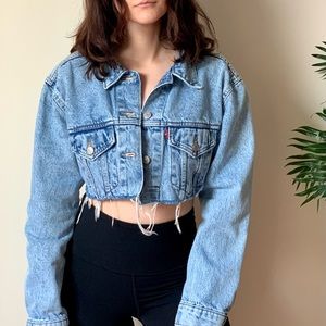 Cropped Levi’s denim jacket size medium